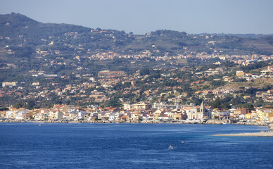 Fototapeta premium City by the Sea. Messina, Sicilia, Italy. Sunny Morning.