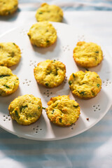 Buns with cheese polenta and chives 
