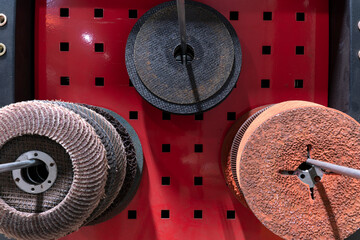 Grinding discs of different diameters