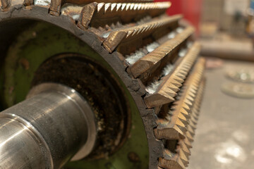 Wood shredding wheel