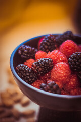 mix de frutos rojos y almendras.