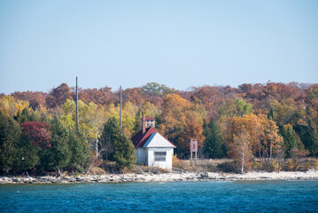 Fototapeta na wymiar house on the lake near Washington Island, Wisconsin