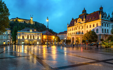 Evening view of the houses in old town Ljubljana. Ljubljana is the capital of Slovenia. - obrazy, fototapety, plakaty