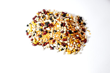 La fagiolata cruda. Vari tipi di fagioli mescolati tutti insieme