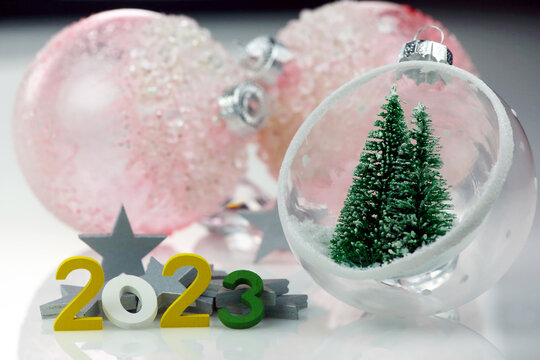 Anno nuovo 2023 con decorazione natalizie