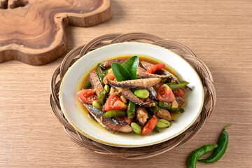 Tumis ikan pindang cue cabai hijau. Practical, fast, and appetizing home recipes. Made from deep-fried tuna and then stir-fried with green chilies, tomatoes, and petai. Served on plate, recipe menu