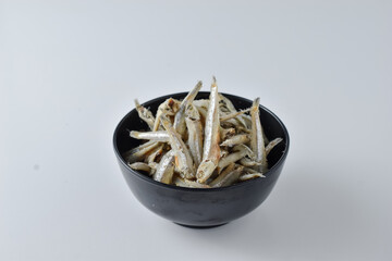 Ikan teri jengki, These anchovies are often served in dishes such as balado, stir-fried vegetables, and dried anchovy tempeh