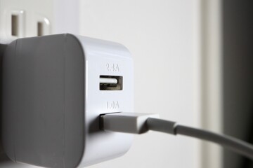 USB TYPE-AのACアダプタ