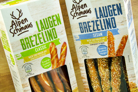 2 Sorten Laugen Brezelino Classic und Sesam von Alpen Schmaus