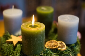 1. Kerze auf Adventskranz