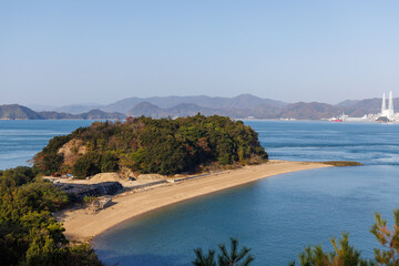 Fototapeta na wymiar とても美しい日本の広島県竹原市のうさぎ島と呼ばれる大久野島