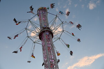 Unn tour de manège à la fête foraine © Cyndie