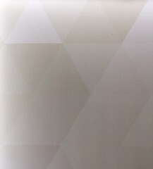 Fondo con detalle y textura de superficie de formas poligonales triangulares y degradado de tonos marrones y grises © Iridium Creatives