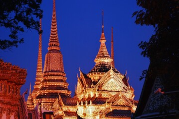Fototapeta premium エメラルド寺院 （ワット・プラケオ）の夜・バンコク