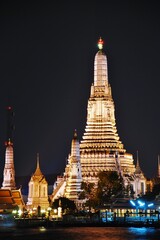 Fototapeta premium バンコク夜景 ワット・アルン（Wat Arun）