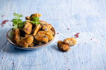 Portion of baked mussels.
