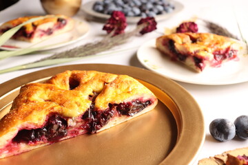 apple pie with blueberries