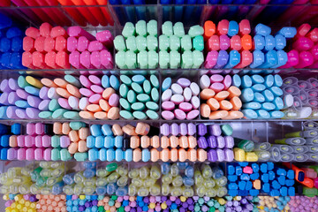 Fototapeta na wymiar Background of lots assorted colorful marker pen set