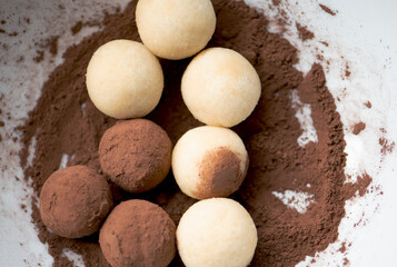 Marzipankugeln selbstgemacht mit Ahornsirup und Rohkakao 