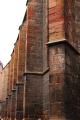 Fototapeta na wymiar rote Kirchenmauer