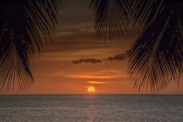 Coucher de soleil en Guadeloupe plage Leroux - obrazy, fototapety, plakaty