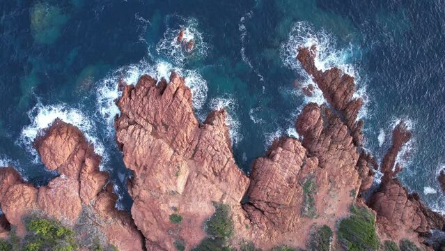 vue a&eacute;rienne sur la Corniche de l&rsquo;Esterel en fin de journ&eacute;e - Var M&eacute;diterran&eacute;e France	