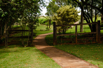 Obraz premium Wooden gate that gives access to a site