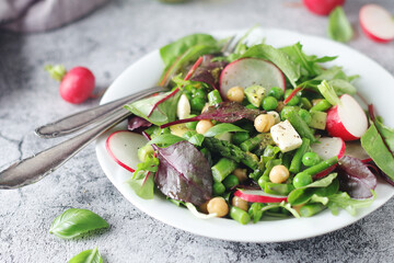 Green salad with asparagus and radish