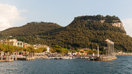 Fototapeta na wymiar Yachthafen von Garda, Italine
