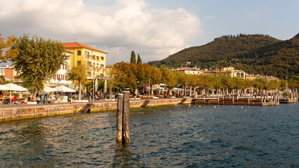 Fototapeta na wymiar Yachthafen von Garda, Italine