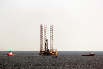 Tug boats positioning a jack up rig