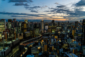 梅田スカイビルの空中庭園展望台から見る大阪の夜景