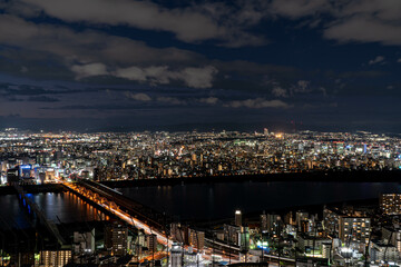梅田スカイビルの空中庭園展望台から見る大阪の夜景