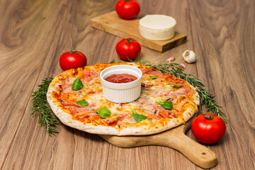 Freshly baked pizza with ham, tomato, and cheese