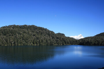 Naklejka premium lake in the mountains
