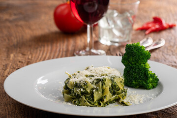 tagliatelli with spinach sauce