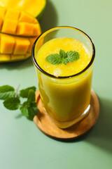 Fresh Mango Juice. Served with a natural green background color along with sliced ​​Arumanis mango.