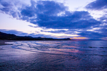 寒い日の海岸の夕景 鳥取県 岩戸海岸