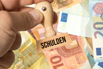 Euro Geldscheine und Stempel Schulden