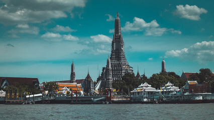 Fototapeta na wymiar Wat Arun Ratchawararam Ratchawaramahawihan, Bangkok, Thailand