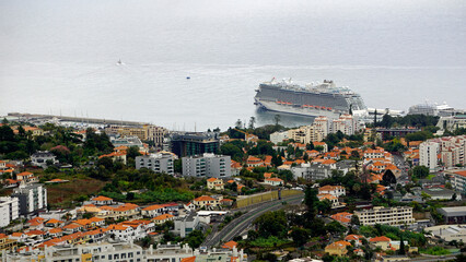 cruise ship in te harbor of madeira