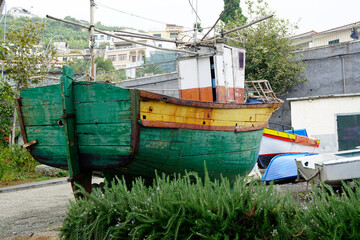 Fototapeta na wymiar fisher boats in camera de lobos on madeira