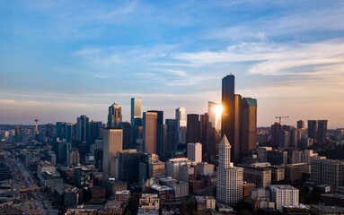 Obraz premium Seattle Morning Sunrise Skyline Blue Sky Aerial