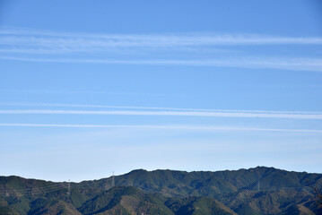 Obraz premium 高野山 飛行機雲 奈良県吉野郡吉野町