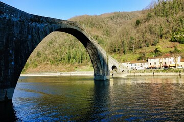 bridge over the river image taken in ponte del diavolo, borgo a mozzano, tuscany , italy