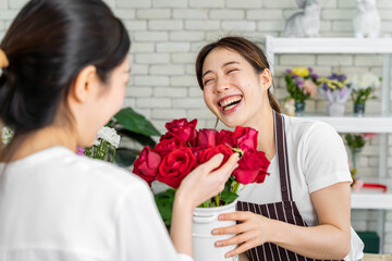 group of female florists Asians are arranging flowers for customers who come to order them for various ceremonies such as weddings, Valentine's Day or to give to loved ones.