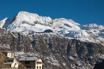 paesaggio di montagna con neve