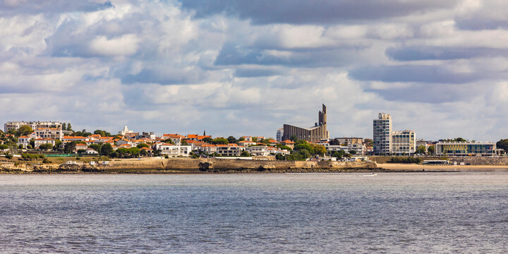France, Nouvelle-Aquitaine, Royan, Panoramic view of clouds over riverside town