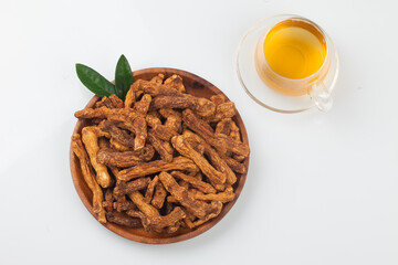 Tea boiled with stir-fried ingredients after steaming and drying the donggule.
둥굴레를 쪄서 말린 후 볶은 것을 넣고 끓인 차.