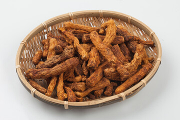 Tea boiled with stir-fried ingredients after steaming and drying the donggule.
둥굴레를 쪄서 말린 후 볶은 것을 넣고 끓인 차.